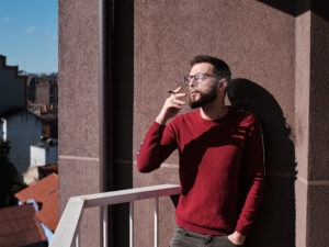 سیگار کشیدن در آپارتمان | قوانین و مجازات