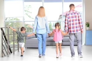 اسباب‌کشی با کودکان | روش‌های کاهش استرس خانواده